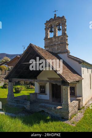 15e siècle Chiesa di San Giorgio - Eglise de Saint Georges dans le village de montagne de Tartinis-Colza à Carnia, Udine, Frioul-Vénétie Julienne, Italie Banque D'Images