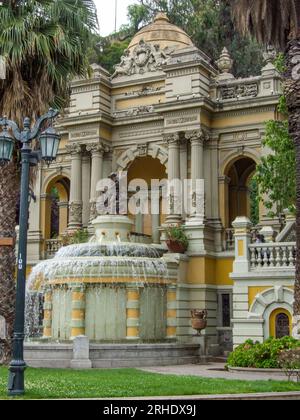 La Fontaine de Neptune sur la terrasse de Neptune sur Cerro Santa Lucia ou Santa Lucia Hill, un parc public à Santiago, Chili. Banque D'Images