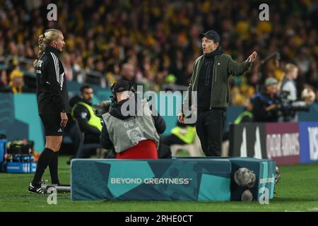 Sydney, Australie. 16 août 2023. Tony Gustavsson Manager de l'Australie fait appel lors du match de demi-finale de la coupe du monde féminine de la FIFA 2023 Australie femmes vs Angleterre femmes au Stadium Australia, Sydney, Australie, le 16 août 2023 (photo de Patrick Hoelscher/News Images) à Sydney, Australie le 8/16/2023. (Photo de Patrick Hoelscher/News Images/Sipa USA) crédit : SIPA USA/Alamy Live News Banque D'Images