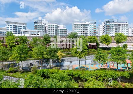 Terrasses oasis à Singapour, un toit vert offre une solution urbaine basée sur la nature aux défis environnementaux tels que le changement climatique. Banque D'Images