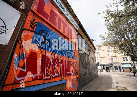 Édimbourg, Écosse, Royaume-Uni. 16 août 2023. Vues extérieures de Leith Arches sur Leith Walk à Édimbourg. Le spectacle de comédie de la frange d'Édimbourg de Graham Linehan annulé par la salle Leith Arches. Le lieu a déclaré qu'ils étaient outrés par les opinions critiques trans passées de Linehan. Iain Masterton/Alamy Live News Banque D'Images