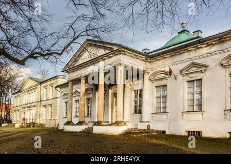 Ancienne maison thermale au parc à Jelenia Gora - Cieplice Pologne Banque D'Images