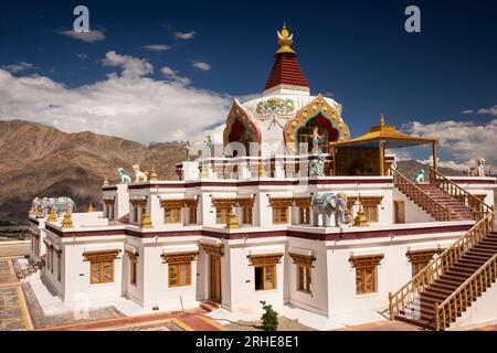 Inde, Ladakh, Hemis, monastère bouddhiste de la secte Drukpa, Naropa Festival Stupa, détail Banque D'Images