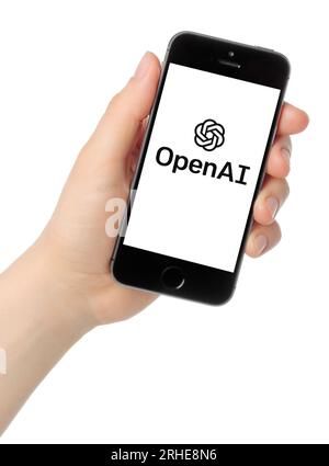 Kiev, Ukraine - 08 mars 2023 : logo OpenAI sur l'écran du téléphone en main. OpenAI est une organisation de recherche en intelligence artificielle à but non lucratif qui vise à Banque D'Images