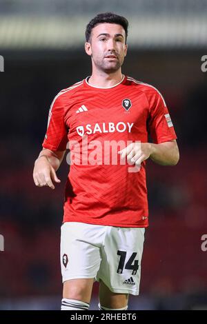 Cleethorpes, Royaume-Uni. 15 août 2023. Le milieu de terrain de Salford City Stevie Mallan (14) lors du match Grimsby Town FC vs Salford City FC Sky Bet League 2 à Blundell Park, Cleethorpes, Royaume-Uni le 15 août 2023 Credit : Every second Media/Alamy Live News Banque D'Images