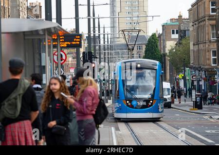 Tramway d'Édimbourg circulant sur Leith Walk à Leith, Édimbourg, Écosse, Royaume-Uni Banque D'Images