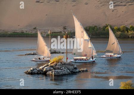 Felucca sur le Nil à Assouan en Égypte Banque D'Images