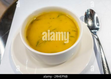 Soupe aux lentilles. Crossroads restaurant Bahreïn Banque D'Images