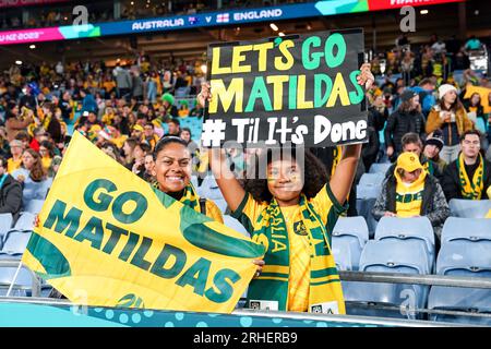 Sydney, Australie. 16 août 2023. Sydney, Australie, 16 août 2023 : fans de l'Australie lors du match de demi-finale de la coupe du monde féminine de la FIFA 2023 entre l'Australie et l'Angleterre au Stadium Australia à Sydney, Australie. (Daniela Porcelli/SPP) crédit : SPP Sport Press photo. /Alamy Live News Banque D'Images