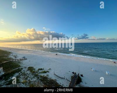 Journée ensoleillée à la plage sur les rives du golfe de Floride Banque D'Images