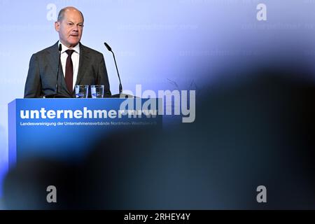 Duesseldorf, Allemagne. 16 août 2023. Le chancelier fédéral OLAF Scholz (SPD) intervient lors de la Journée des entrepreneurs de Rhénanie-du-Nord-Westphalie. Crédit : Federico Gambarini/dpa/Alamy Live News Banque D'Images