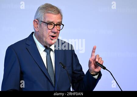 Duesseldorf, Allemagne. 16 août 2023. Arndt Kirchhoff, président de la Fédération des associations professionnelles de Rhénanie-du-Nord-Westphalie, intervient lors de la Journée des entrepreneurs de Rhénanie-du-Nord-Westphalie. Crédit : Federico Gambarini/dpa/Alamy Live News Banque D'Images