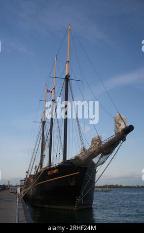 TORONTO, CANADA-MAI 20 : le Tall Ship Kajama, une croisière scolaire traditionnelle de 165 pieds à trois mâts au Harbourfront Centre.mai 20,2007 à Toronto Banque D'Images