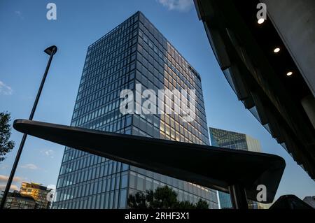 Londres, Royaume-Uni : Nouveau bâtiment sur Blackfriars Road près de Blackfriars Bridge dans le quartier Bankside de Southwark à Londres. Un Blackfriars est à droite Banque D'Images