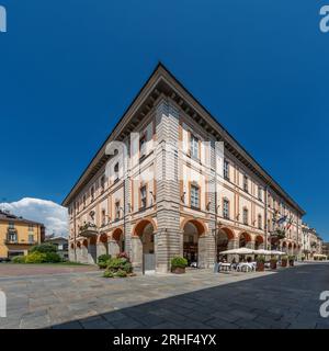 Cuneo, Piémont, Italie - 16 août 2023 : Hôtel de ville, siège historique de la municipalité de Cuneo depuis 1775 dans la via Roma Banque D'Images