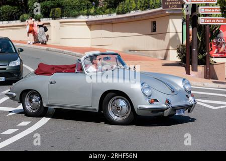 Porsche 356 au volant à Monte Carlo, Monaco Banque D'Images