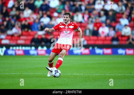 Oakwell Stadium, Barnsley, Angleterre - 15 août 2023 Liam Kitching (5) de Barnsley - pendant le match Barnsley v Peterborough United, Sky Bet League One, 2023/24, Oakwell Stadium, Barnsley, Angleterre - 15 août 2023 crédit : Arthur Haigh/WhiteRosePhotos/Alamy Live News Banque D'Images