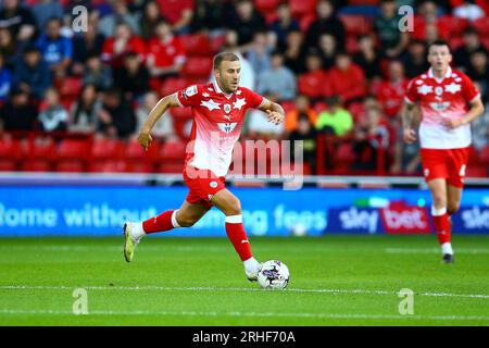 Oakwell Stadium, Barnsley, Angleterre - 15 août 2023 Herbie Kane (8) de Barnsley - pendant le match Barnsley v Peterborough United, Sky Bet League One, 2023/24, Oakwell Stadium, Barnsley, Angleterre - 15 août 2023 crédit : Arthur Haigh/WhiteRosePhotos/Alamy Live News Banque D'Images