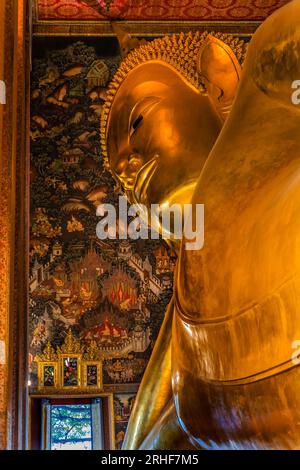 Coloful Buddha inclinable Head Door Wat Phra Chetuphon Wat Pho po Temple Complex Bangkok Thaïlande. Temple construit dans les années 1600 Bouddha couché construit en 183 Banque D'Images