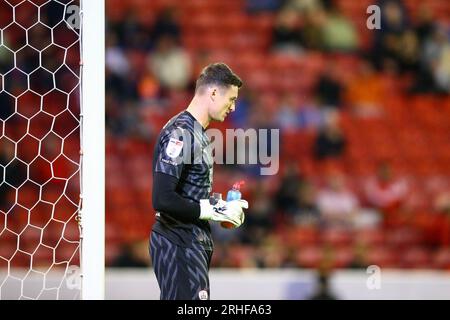 Oakwell Stadium, Barnsley, Angleterre - 15 août 2023 Liam Roberts Goalkeeper of Barnsley - pendant le match Barnsley v Peterborough United, Sky Bet League One, 2023/24, Oakwell Stadium, Barnsley, Angleterre - 15 août 2023 crédit : Arthur Haigh/WhiteRosePhotos/Alamy Live News Banque D'Images