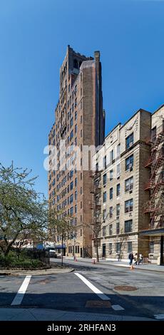 Le 10 Sheridan Square (alias 80 Grove Street), dans le Greenwich Village de Manhattan, est un immeuble d'appartements conçu par Emery Roth et construit en 1929. Banque D'Images