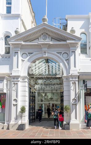 Entrée au grand magasin de Gruchy, King Street (rue commerçante), St Helier, Jersey, îles Anglo-Normandes Banque D'Images