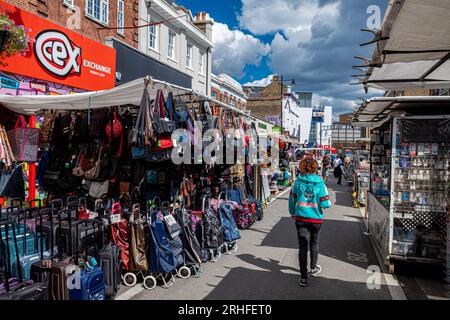 Chapel Market Islington London - marché de rue traditionnel à Islington North London, fondé en 1879. Chapel Market Angel Islington. CEX Store Londres. Banque D'Images