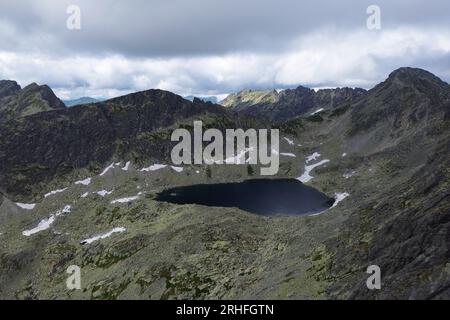 Vue aérienne du Tarn du Wahlenberg inférieur dans les Hautes Tatras de Slovaquie Banque D'Images