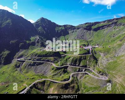 Montée abrupte vers le lac Bâlea sur le col de Transfagaras dans les Carpates du sud de la Roumanie Banque D'Images