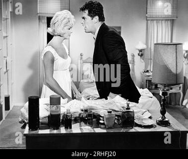 Doris Day, James Garner, sur le plateau du film, « The Thrill of IT All », Universal-International, 1963 Banque D'Images