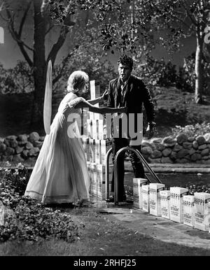 Doris Day, James Garner, sur le plateau du film, « The Thrill of IT All », Universal-International, 1963 Banque D'Images