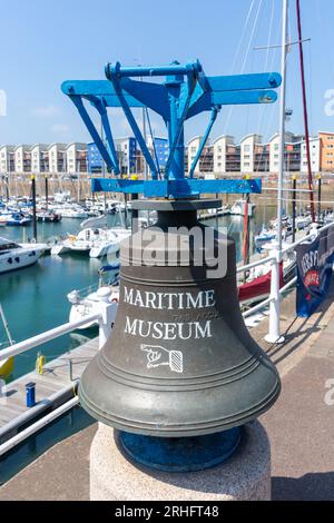 Panneau de cloche du Musée maritime, près de St Helier Marina, St Helier, Jersey, îles Anglo-Normandes Banque D'Images