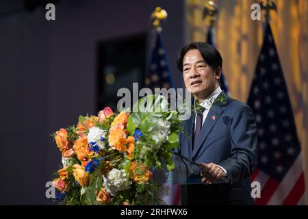 New York, États-Unis. 14 août 2023. Le vice-président de Taïwan William Lai prononce une allocution lors d'un déjeuner organisé en son honneur par des partisans taïwanais étrangers à la Glasshouse, le 14 août 2023 à New York. LAI s'est arrêté à Manhattan sur son chemin de Taipei au Paraguay. Crédit : Shufu Liu / Bureau présidentiel de Taiwan / Alamy Live News Banque D'Images