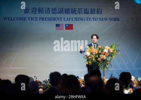New York, États-Unis. 14 août 2023. Le vice-président de Taïwan William Lai prononce une allocution lors d'un déjeuner organisé en son honneur par des partisans taïwanais étrangers à la Glasshouse, le 14 août 2023 à New York. LAI s'est arrêté à Manhattan sur son chemin de Taipei au Paraguay. Crédit : Shufu Liu / Bureau présidentiel de Taiwan / Alamy Live News Banque D'Images