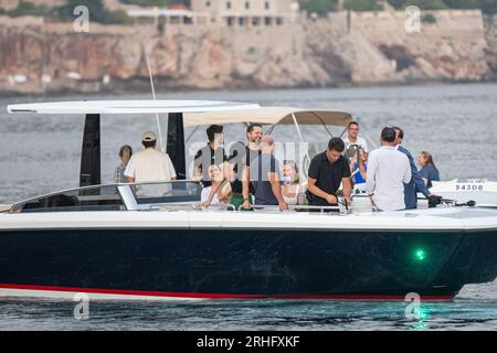 Dubrovnik, Croatie. 16 août 2023. Jeff Bezos, Lauren Sanchez, Katy Perry, Orlando Bloom et Usher viennent dans la vieille ville de Dubrovnik par bateau, à Dubrovnik, Croatie le 16 août 2023. Photo : Grgo Jelavic/PIXSELL crédit : Pixsell/Alamy Live News Banque D'Images