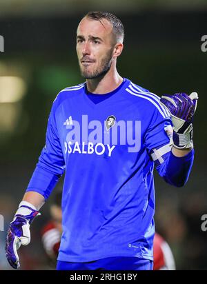 Cleethorpes, Royaume-Uni. 15 août 2023. Alex Cairns (1), gardien de but de Salford City, lors du match Grimsby Town FC vs Salford City FC Sky Bet League 2 à Blundell Park, Cleethorpes, Royaume-Uni, le 15 août 2023 Credit : Every second Media/Alamy Live News Banque D'Images