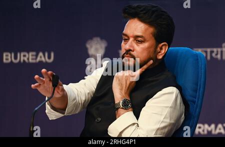 New Delhi, Inde. 16 août 2023. NEW DELHI, INDE - AOÛT 16 : les ministres de l'Union Anurag Singh Thakur lors d'un point de presse sur les décisions du Cabinet au Centre national des médias le 16 août 2023 à New Delhi, en Inde. Le Cabinet de l'Union, dirigé par le Premier ministre Narendra Modi, a approuvé le projet « PM-EBUS SEWA » pour accroître les opérations de bus urbains et la priorité a été donnée aux villes n'ayant pas de service de bus organisé. RS 57 613 crores seront dépensés pour cela. Environ 10 000 nouveaux bus électriques seront fournis à travers le pays. (Photo Raj K Raj/Hindustan Times/Sipa USA) crédit : SIPA USA/Alamy Live News Banque D'Images