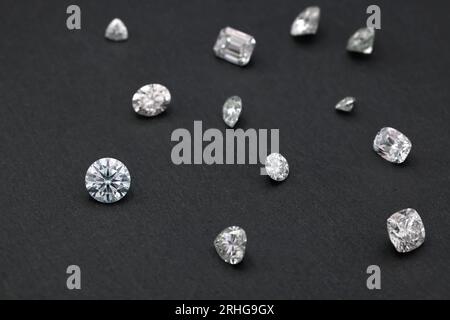 Diamant lâche sur fond de pierre Banque D'Images