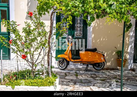 Scènes de rues colorées de l'île de Tinos, la Grèce, les îles Cyclades sur la mer Égée Banque D'Images