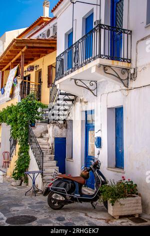 Scènes de rues colorées de l'île de Tinos, la Grèce, les îles Cyclades sur la mer Égée Banque D'Images