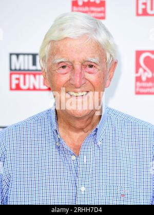 Photo du dossier datée du 18/07/2016 de Sir Michael Parkinson participant à la collecte de fonds Frost Summer Party. Il est décédé à l'âge de 88 ans. Date de publication : jeudi 17 août 2023. Banque D'Images