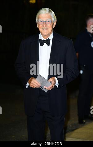 Photo du dossier datée du 06/09/2016 de Sir Michael Parkinson arrivant aux GQ Men of the Year Awards 2016. Il est décédé à l'âge de 88 ans. Date de publication : jeudi 17 août 2023. Banque D'Images