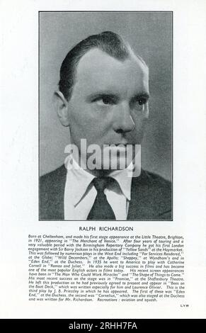Page intérieure du programme avec portrait de RALPH RICHARDSON apparaissant avec LAURENCE OLIVIER et KAY HAMMOND dans BEES ON THE BOAT DECK A farce Tragedy in Two Acts de J. B. PRIESTLEY produit par Laurence Olivier et Ralph Richardson au Lyric Theatre, Shaftesbury Avenue London en mai 1936 Banque D'Images