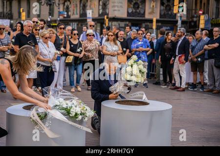 Barcelone, Barcelone, Espagne. 17 août 2023. Les autorités, les proches des victimes et les personnes touchées assistent à l'hommage pour 17a après l'attaque qui a eu lieu à Las Ramblas à Barcelone le 17 août 2017 et Cambrils. (Image de crédit : © Marc Asensio Clupes/ZUMA Press Wire) USAGE ÉDITORIAL SEULEMENT! Non destiné à UN USAGE commercial ! Banque D'Images