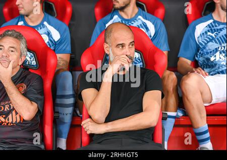 Pirée, Lombardie, Grèce. 16 août 2023. Entraîneur-chef PEP GUARDIOLA de Manchester City lors du match de Super coupe de l'UEFA entre Manchester City et Sevilla FC au stade Georgios Karaiskakis le 16 août 2023, au Pirée, Grèce. (Image de crédit : © Stefanos Kyriazis/ZUMA Press Wire) USAGE ÉDITORIAL SEULEMENT! Non destiné à UN USAGE commercial ! Banque D'Images