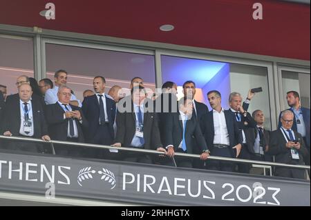 Pirée, Lombardie, Grèce. 16 août 2023. Le maire d'Athènes, KOSTAS BAKOYANNIS, MARGARITIS SCHINAS, lors du match de Super coupe de l'UEFA entre Manchester City et le Sevilla FC au stade Georgios Karaiskakis, le 16 août 2023, au Pirée, Grèce. (Image de crédit : © Stefanos Kyriazis/ZUMA Press Wire) USAGE ÉDITORIAL SEULEMENT! Non destiné à UN USAGE commercial ! Banque D'Images