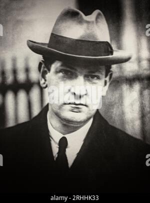 Photographie du début du 20e siècle de Michael Collins (1890-1922), révolutionnaire irlandais, soldat et homme politique. Figure de proue de la lutte pour l'indépendance irlandaise au début du 20e siècle, elle s'est rendue à la conférence de paix de Londres pour négocier un traité. Les négociations aboutirent finalement au traité anglo-irlandais qui fut signé le 6 décembre 1921. Il meurt dans une embuscade en août 1922, pendant la guerre civile qui résulte du traité. Banque D'Images