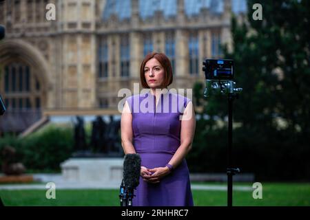 Londres, Royaume-Uni. Août 17 2023. Bridget Phillipson, secrétaire d'État fantôme à l'éducation, est vue à Westminster lors de la tournée des médias du matin. Crédit : Tayfun Salci / Alamy Live News Banque D'Images