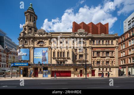 Le Shaftesbury Theatre est un théâtre du West End, situé dans Shaftesbury Avenue, dans le quartier londonien de Camden Banque D'Images