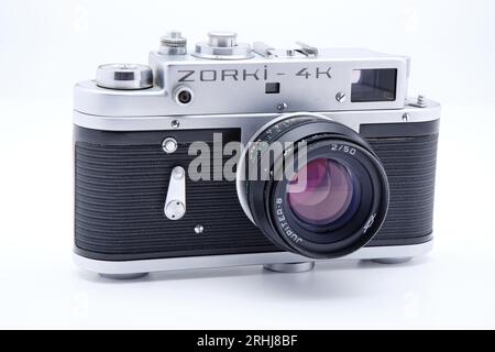 KMZ Zorki-4k vintage format 35mm caméra circa 1976 avec objectif Jupiter-8 50mm f2. Banque D'Images